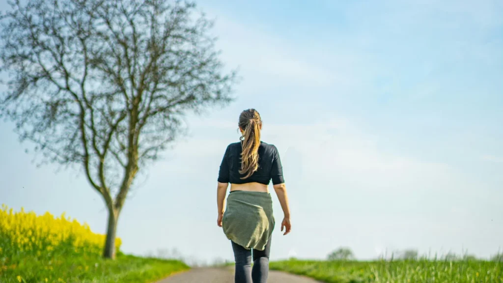 Tips Jalan Kaki Biar Badan Terasa Lebih Fit Setiap Hari